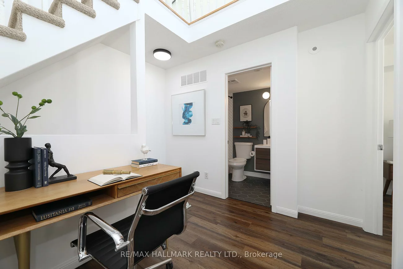 18, Laidlaw, South Parkdale, Toronto