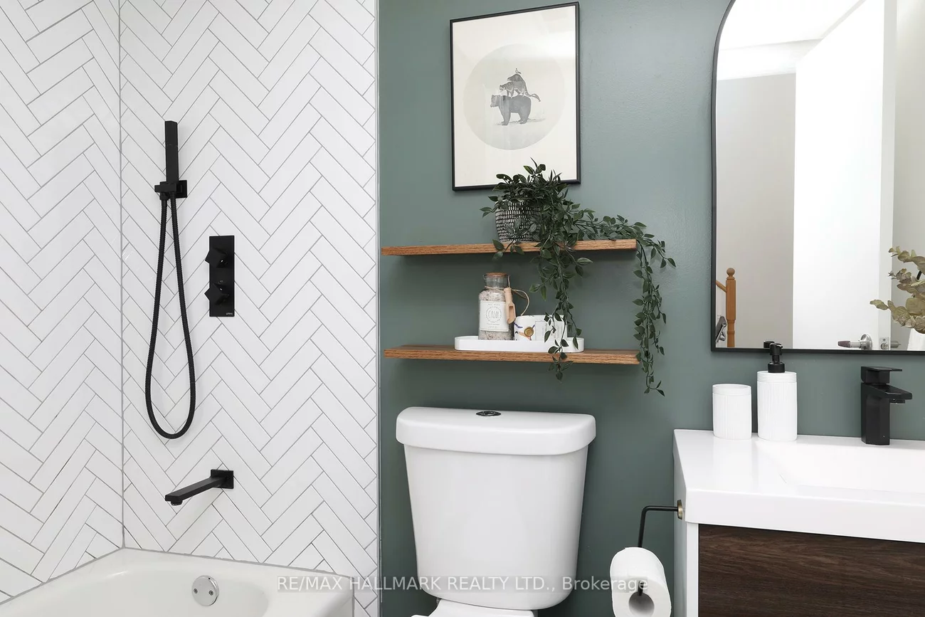 18, Laidlaw, South Parkdale, Toronto