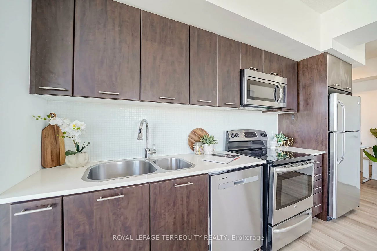 2200, Lakeshore, Mimico, Toronto