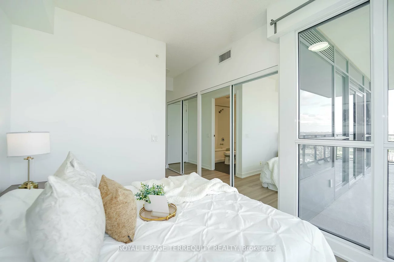 2200, Lakeshore, Mimico, Toronto