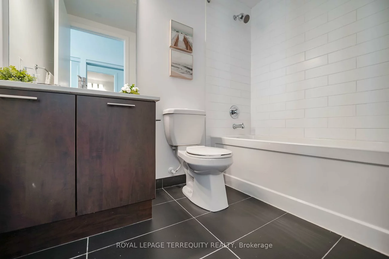 2200, Lakeshore, Mimico, Toronto