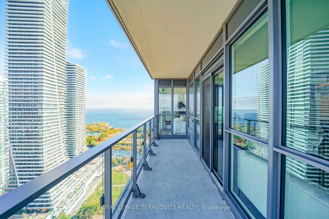 2200, Lakeshore, Mimico, Toronto