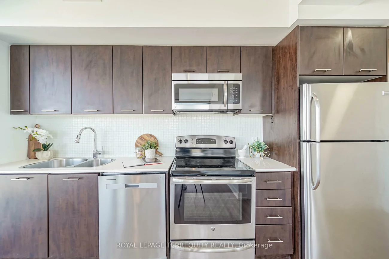 2200, Lakeshore, Mimico, Toronto