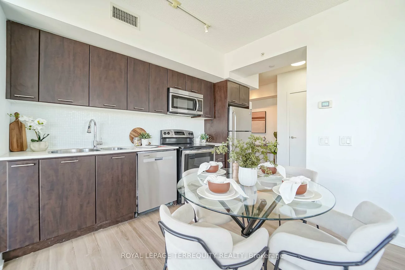 2200, Lakeshore, Mimico, Toronto