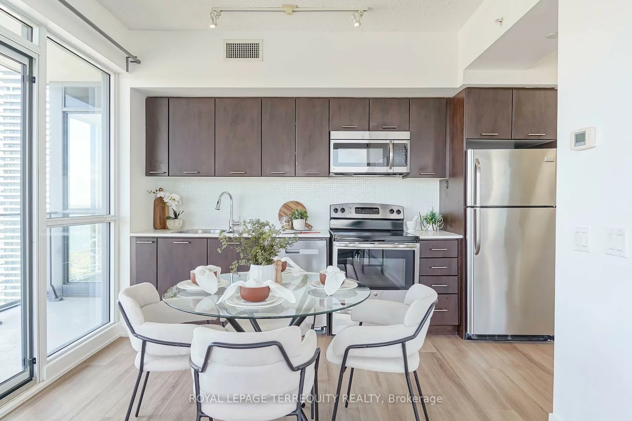 2200, Lakeshore, Mimico, Toronto