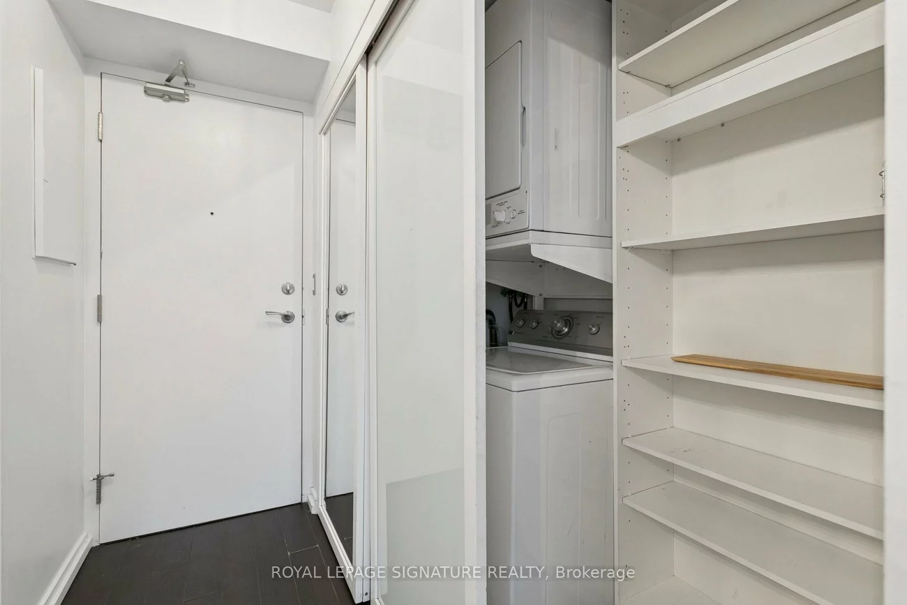 250, Manitoba, Mimico, Toronto