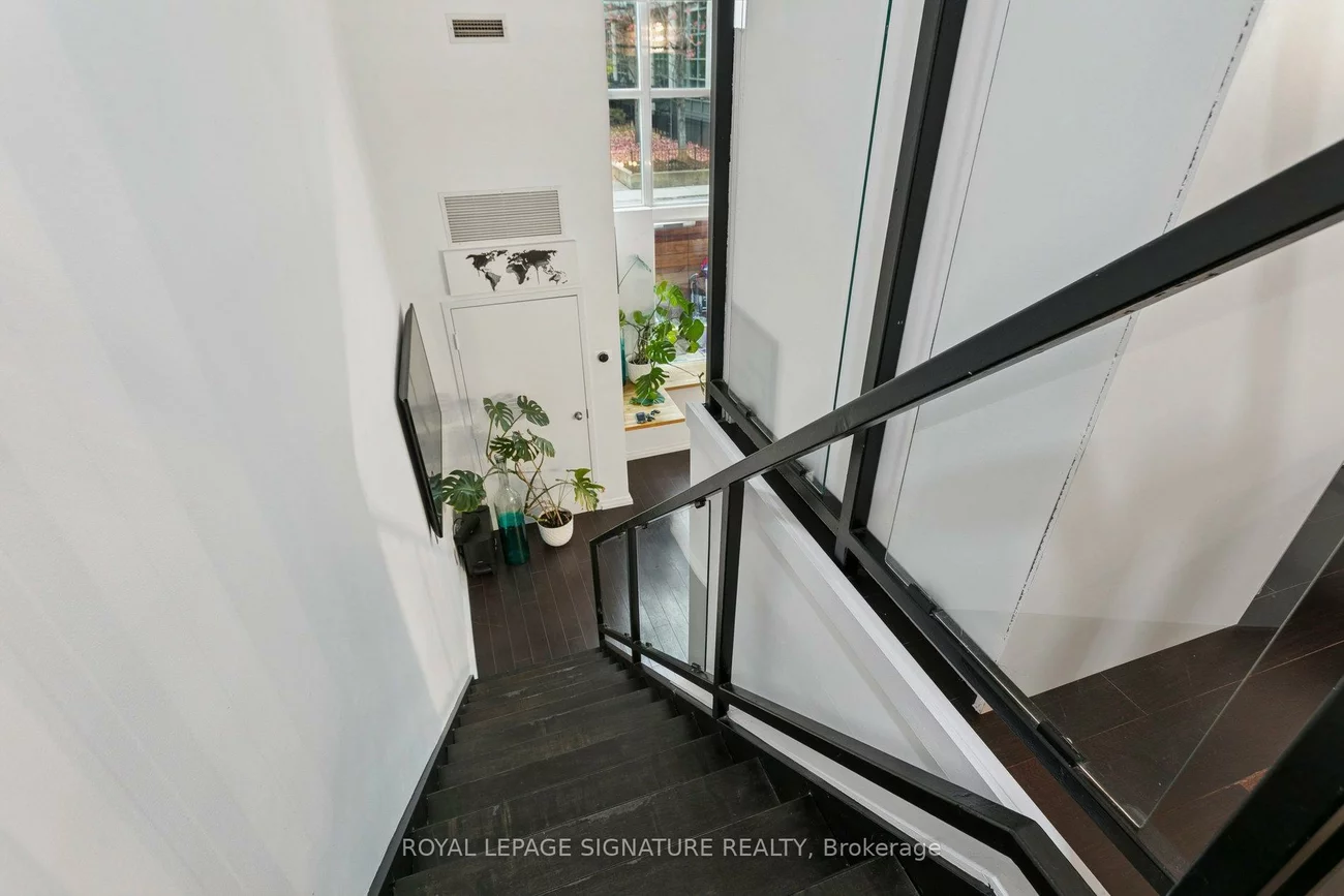 250, Manitoba, Mimico, Toronto