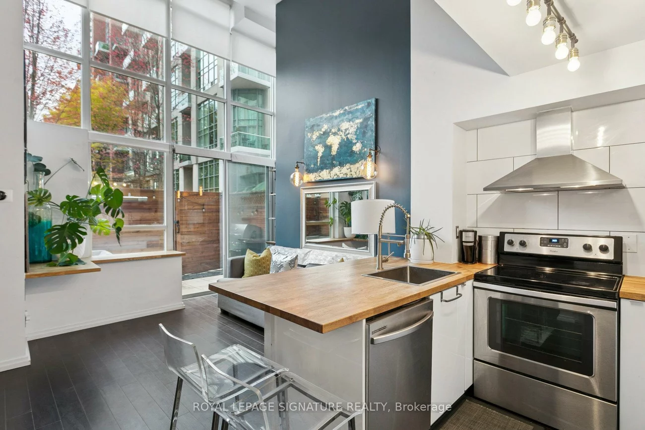 250, Manitoba, Mimico, Toronto