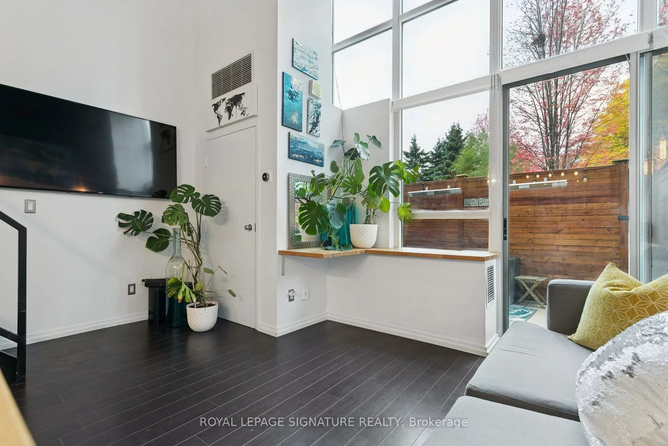 250, Manitoba, Mimico, Toronto