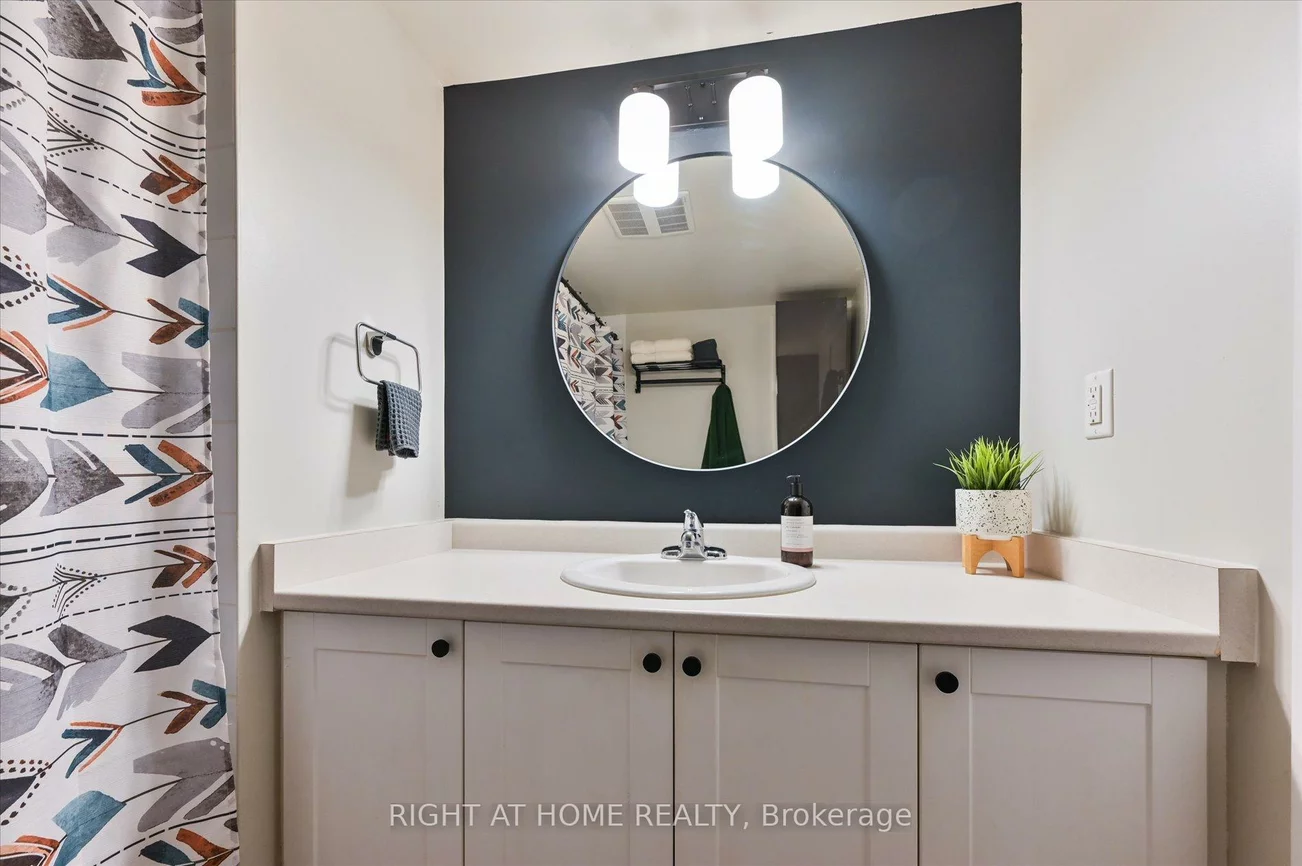 816, Lansdowne, Dovercourt-Wallace Emerson-Junction, Toronto