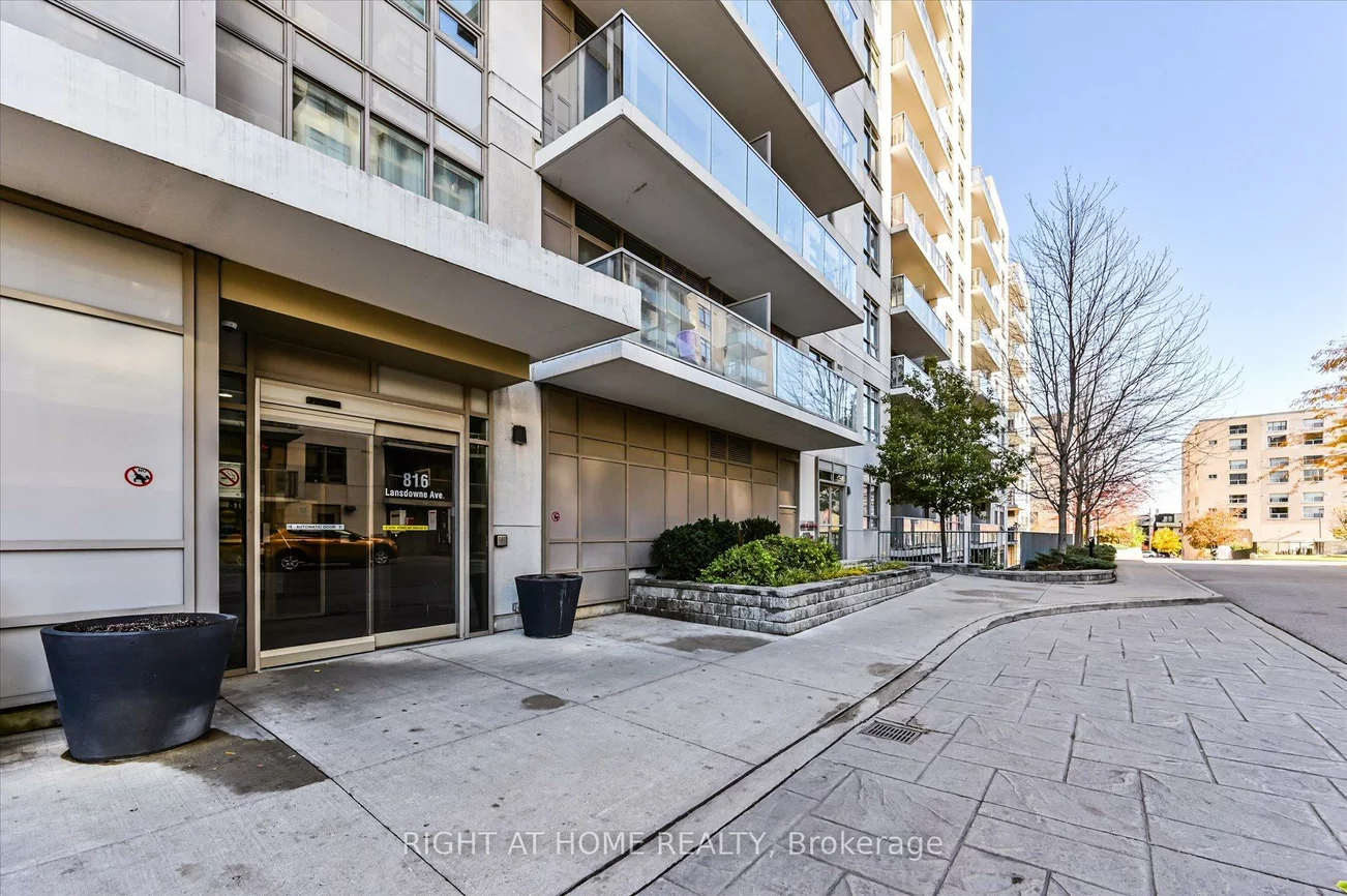 816, Lansdowne, Dovercourt-Wallace Emerson-Junction, Toronto