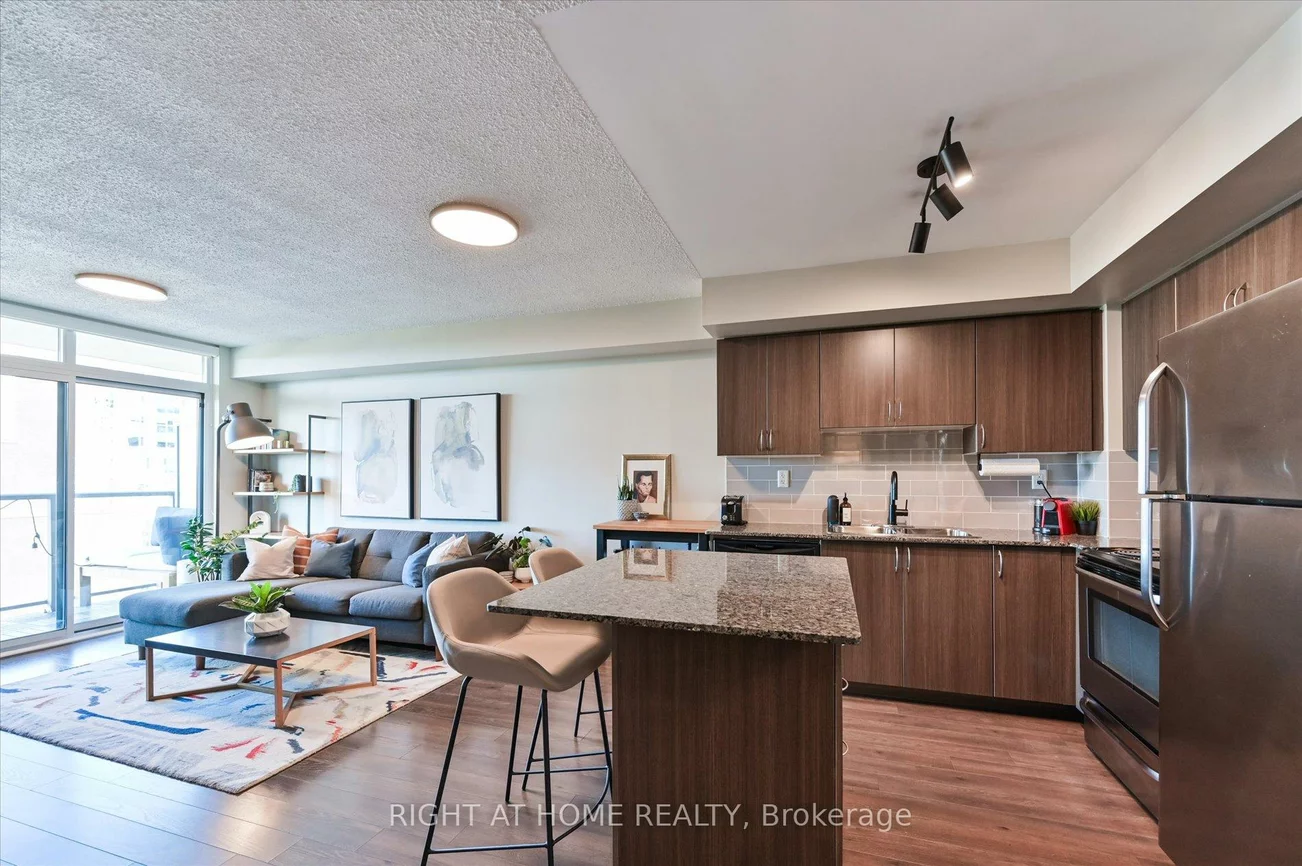 816, Lansdowne, Dovercourt-Wallace Emerson-Junction, Toronto