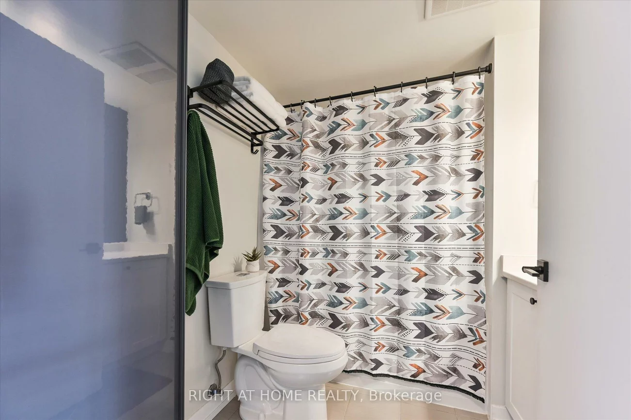 816, Lansdowne, Dovercourt-Wallace Emerson-Junction, Toronto