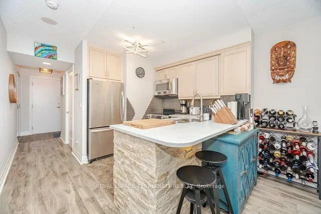 2121, Lake Shore, Mimico, Toronto