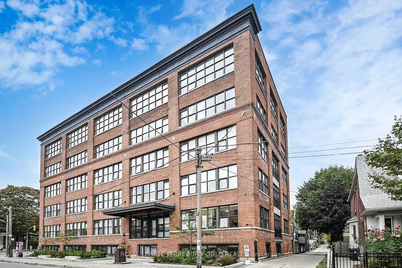 2154, Dundas, Roncesvalles, Toronto