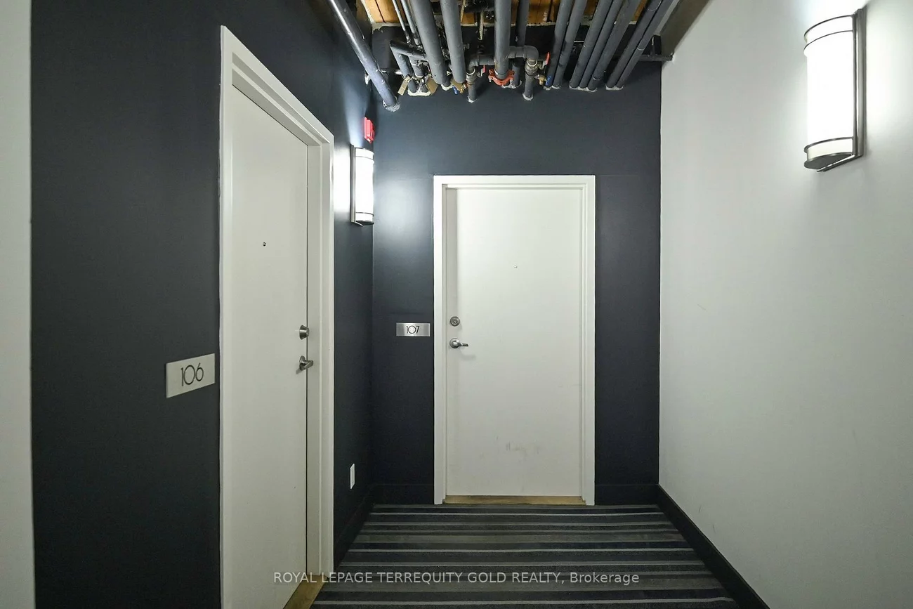 2154, Dundas, Roncesvalles, Toronto