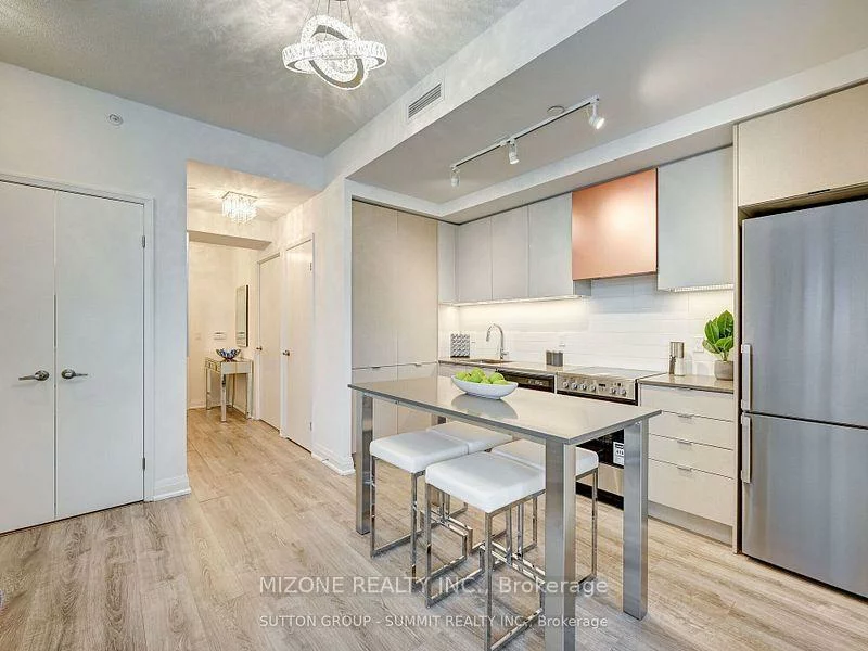 30, Gibbs, Islington-City Centre West, Toronto