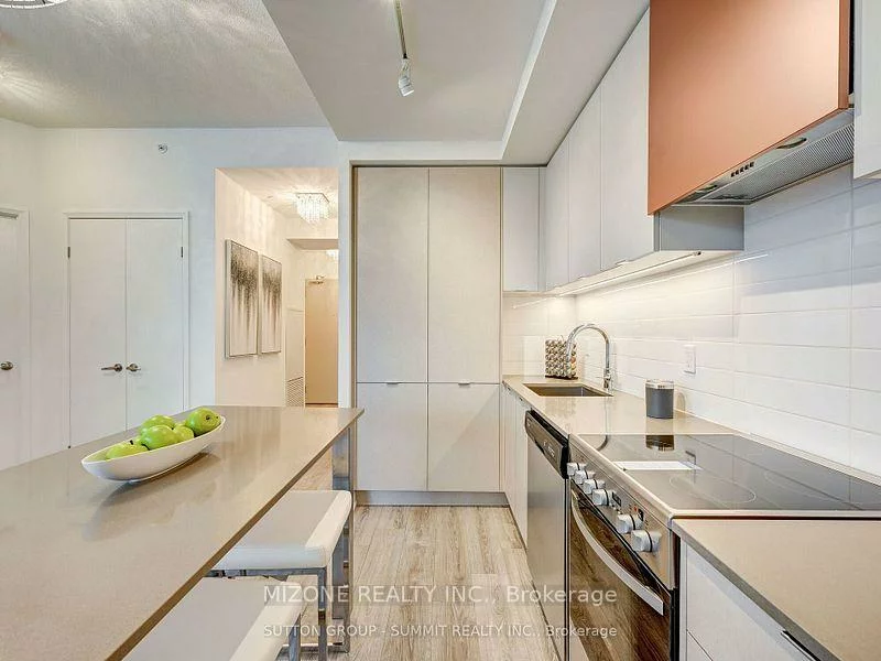 30, Gibbs, Islington-City Centre West, Toronto