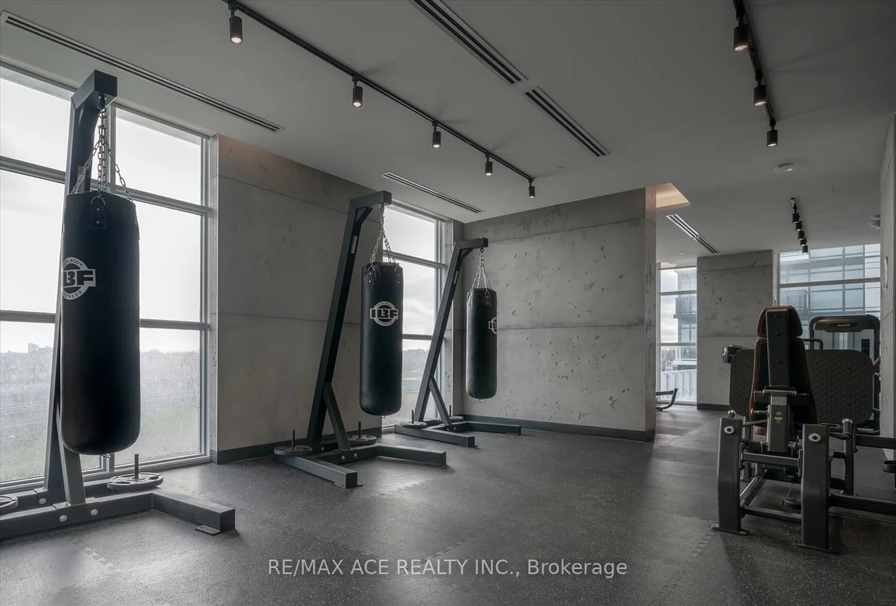 251, Manitoba, Mimico, Toronto