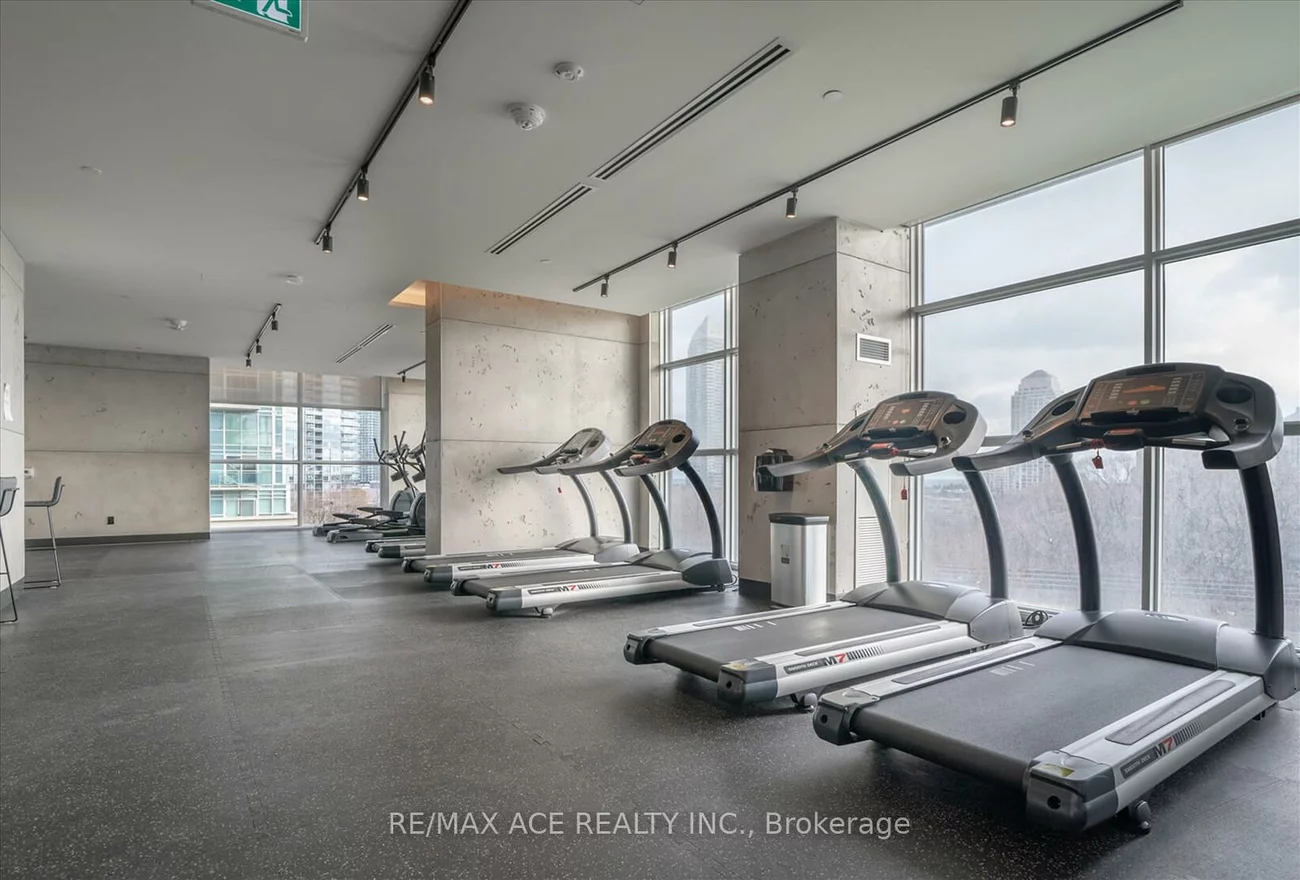 251, Manitoba, Mimico, Toronto