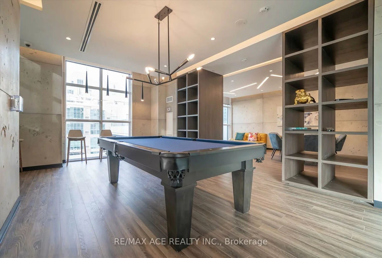 251, Manitoba, Mimico, Toronto