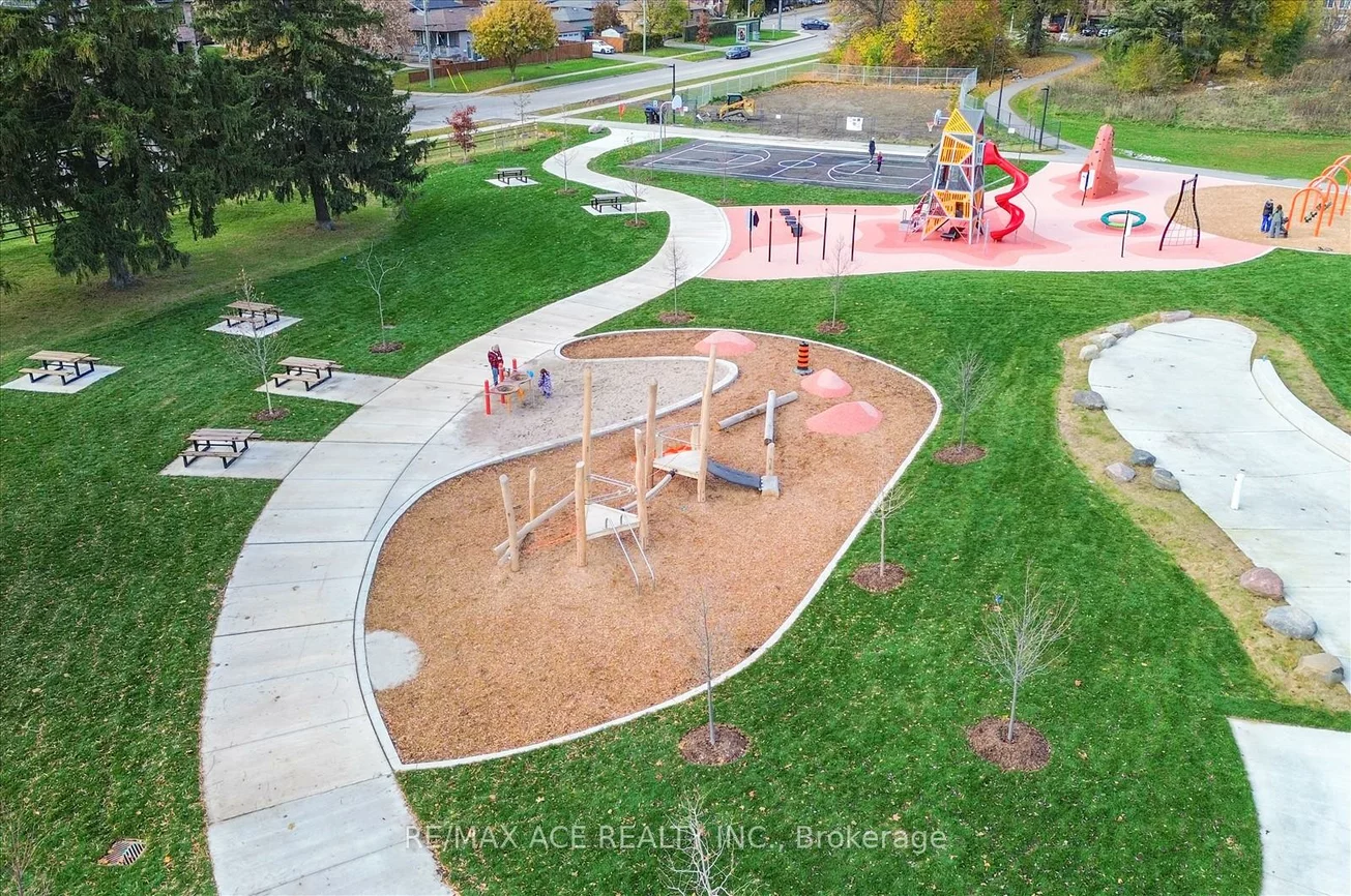 251, Manitoba, Mimico, Toronto