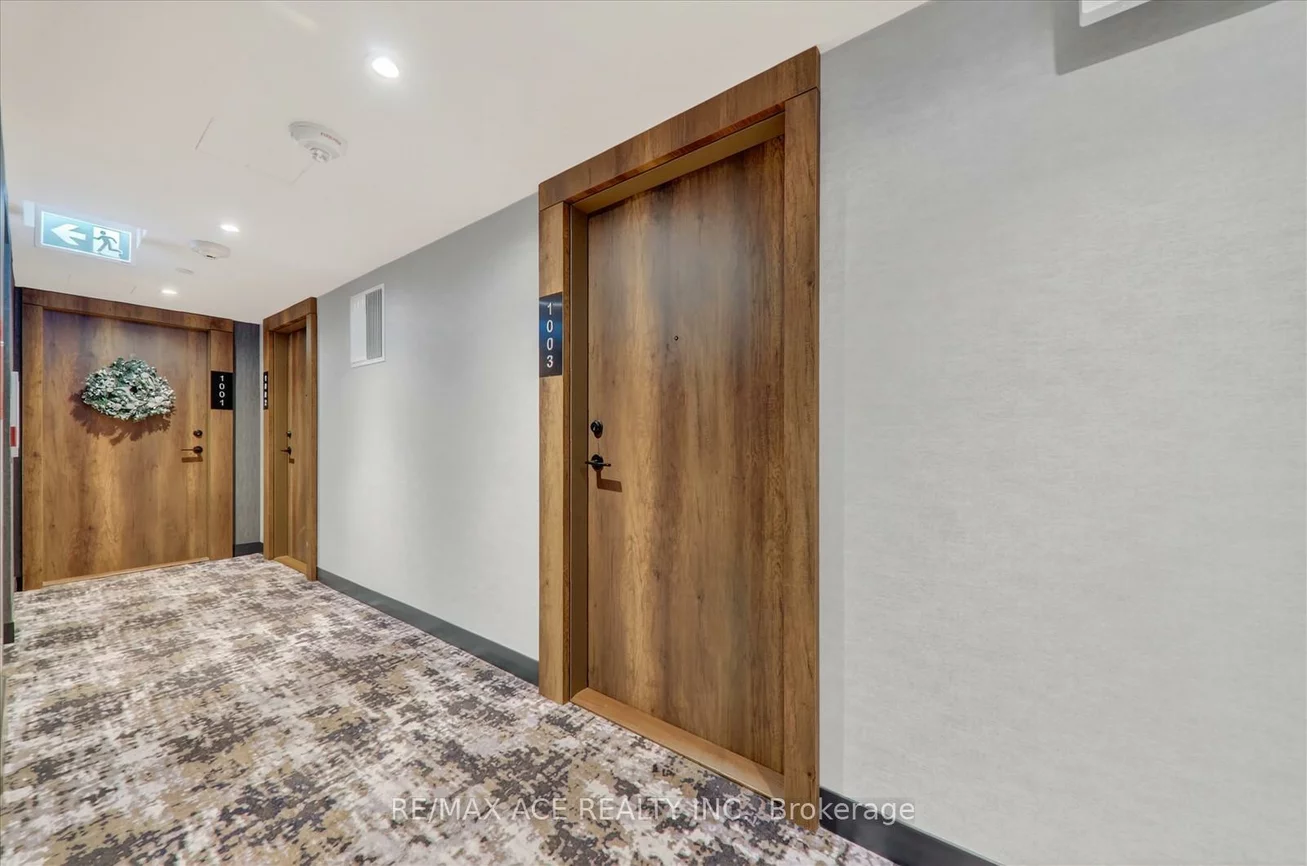 251, Manitoba, Mimico, Toronto