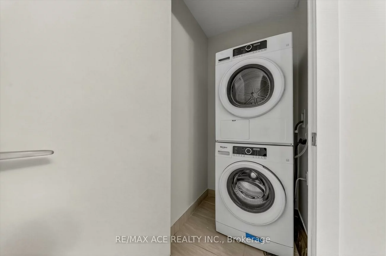 251, Manitoba, Mimico, Toronto