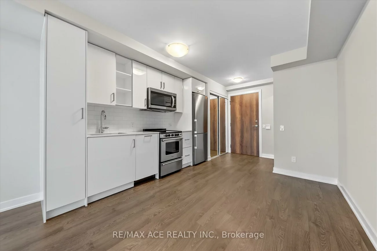 251, Manitoba, Mimico, Toronto