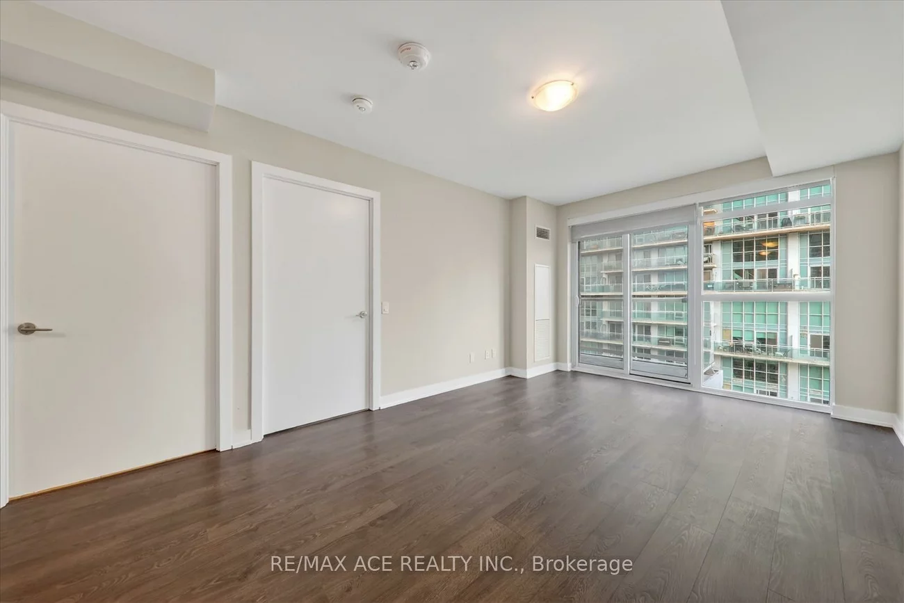 251, Manitoba, Mimico, Toronto