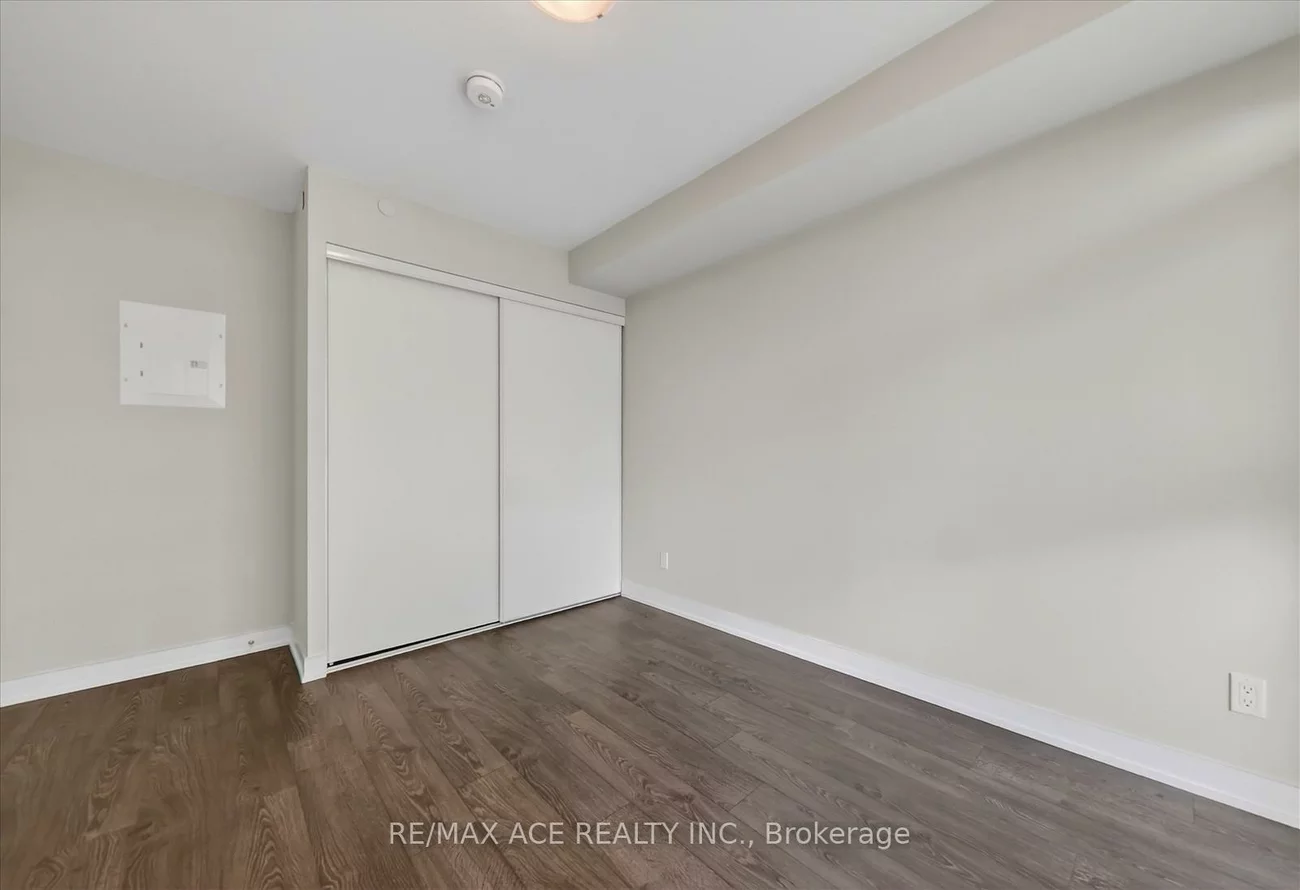 251, Manitoba, Mimico, Toronto