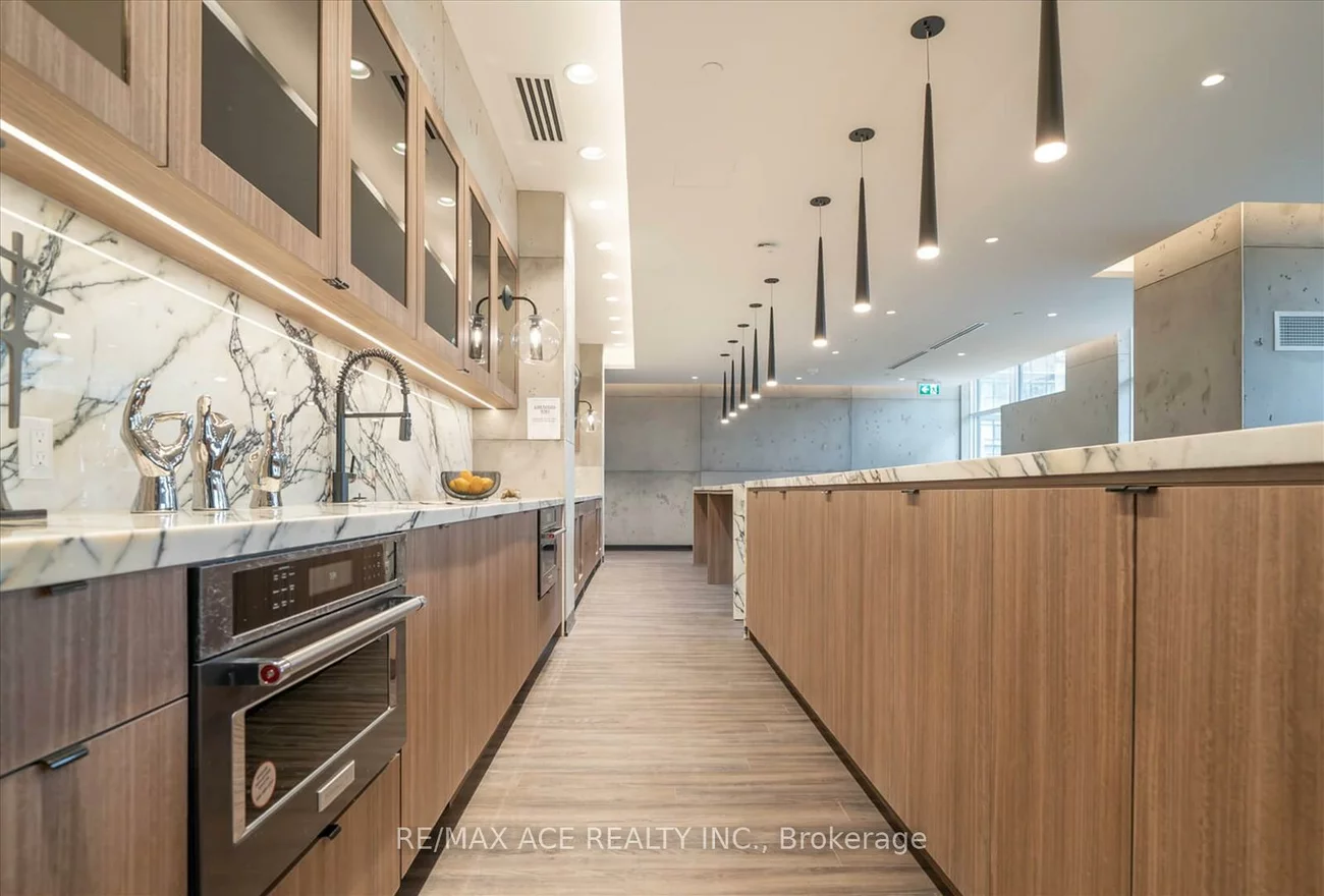 251, Manitoba, Mimico, Toronto