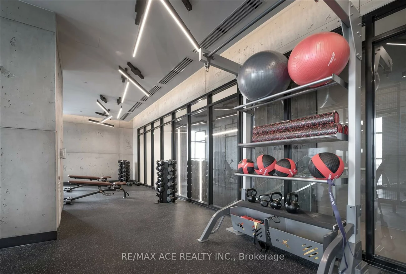 251, Manitoba, Mimico, Toronto