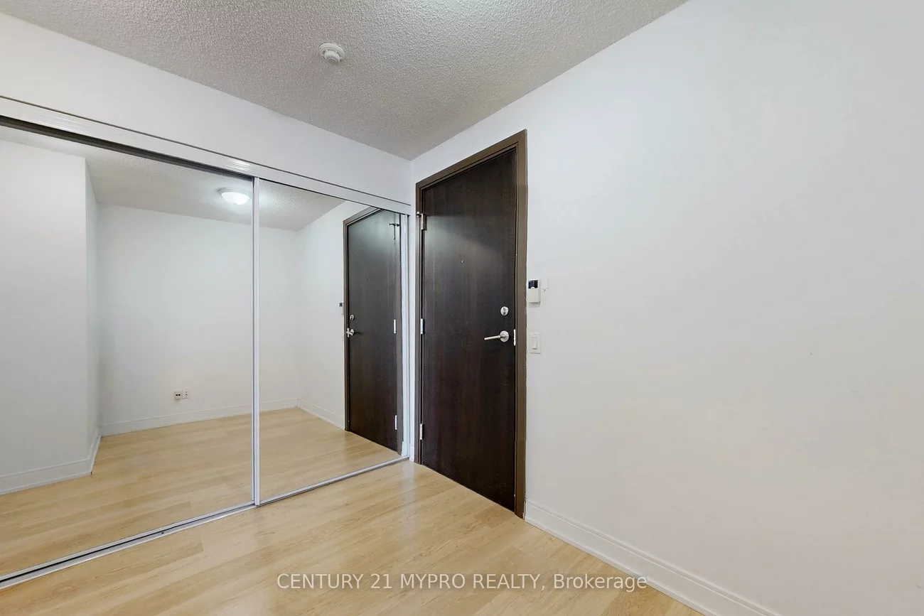 35, Viking, Islington-City Centre West, Toronto