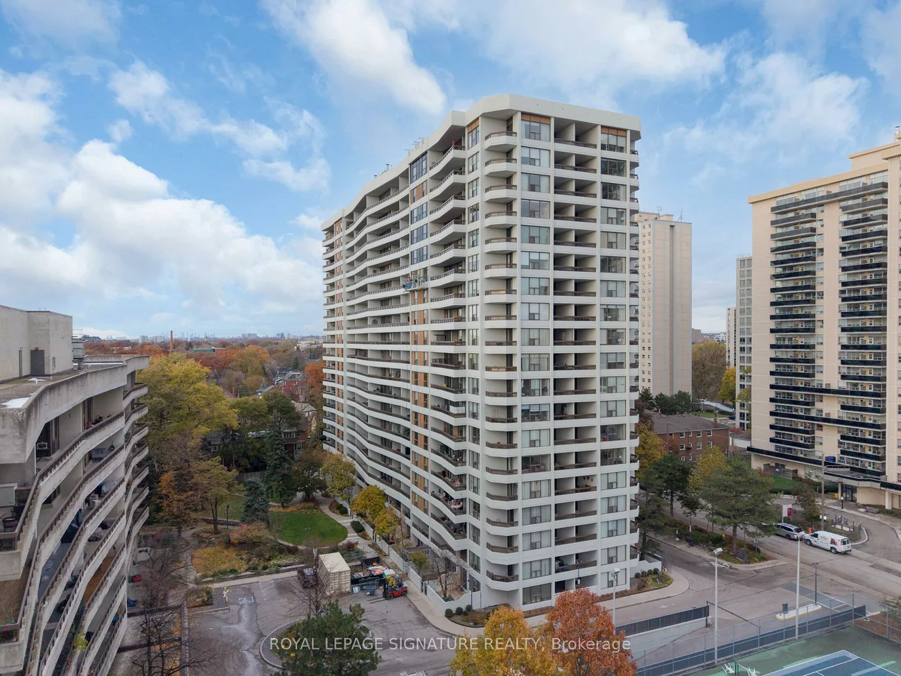 100, Quebec, High Park North, Toronto