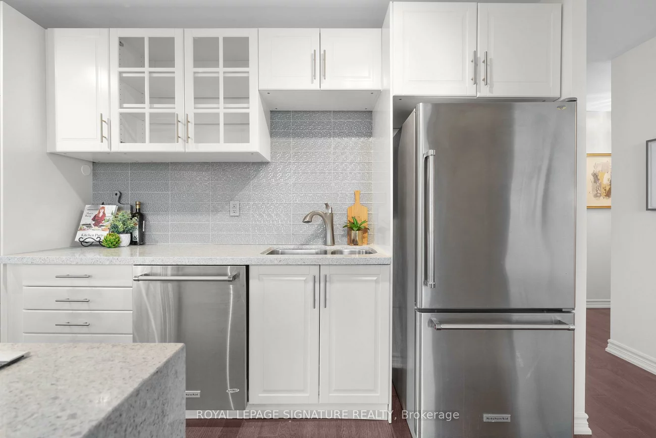 100, Quebec, High Park North, Toronto