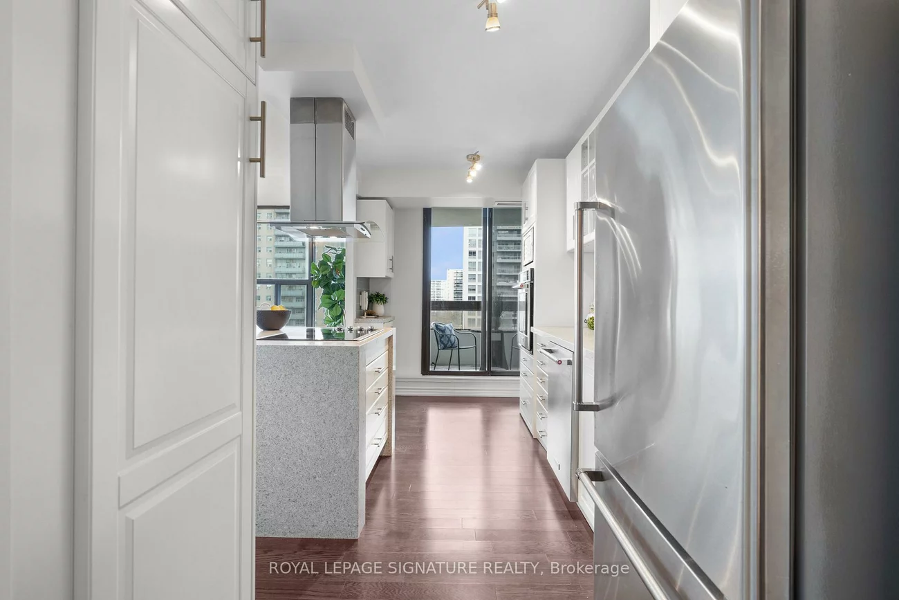 100, Quebec, High Park North, Toronto