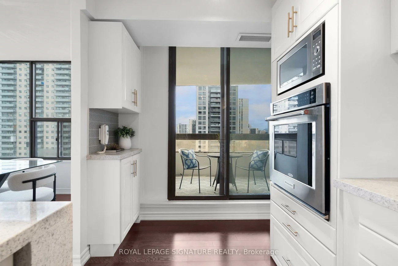 100, Quebec, High Park North, Toronto