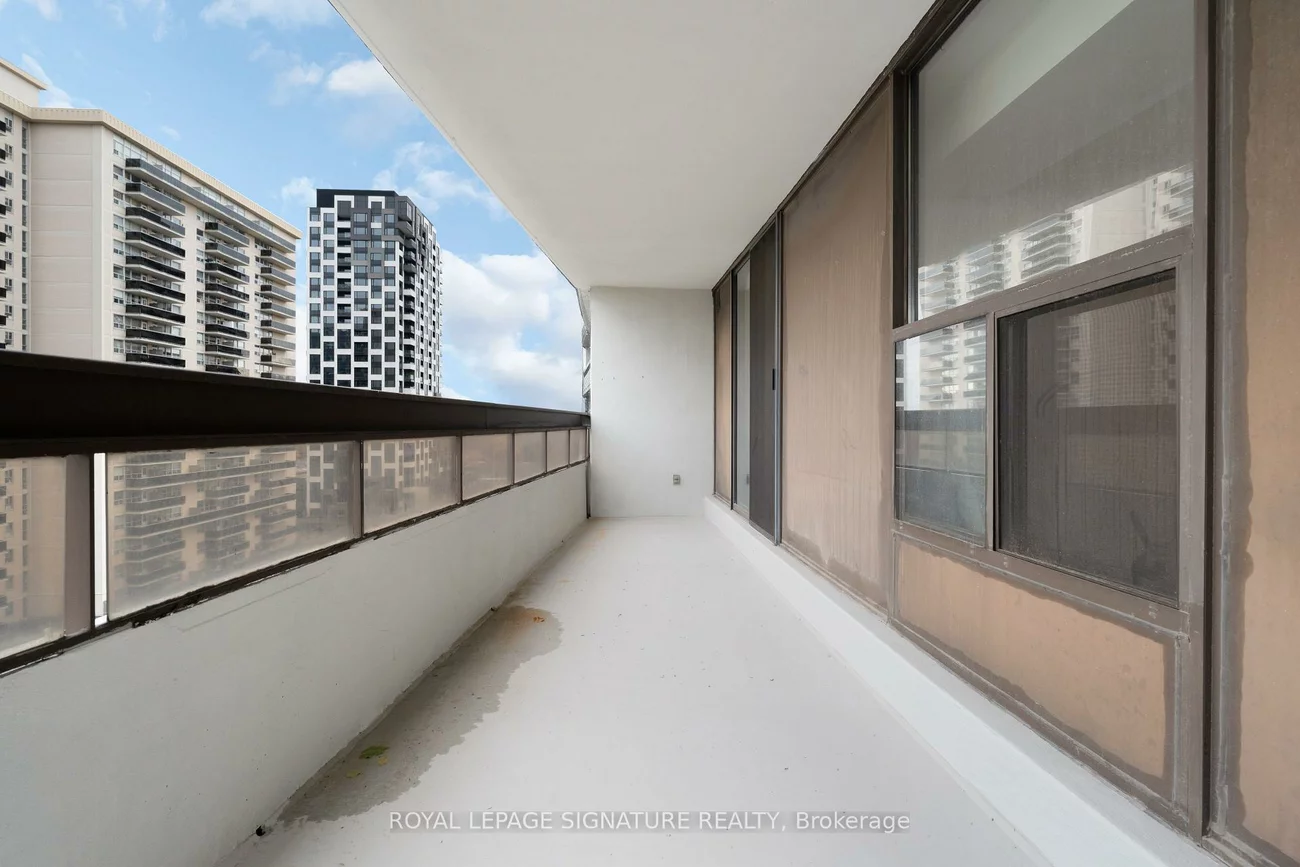 100, Quebec, High Park North, Toronto