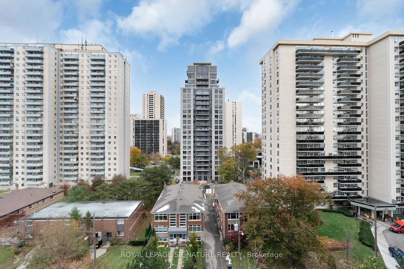 100, Quebec, High Park North, Toronto