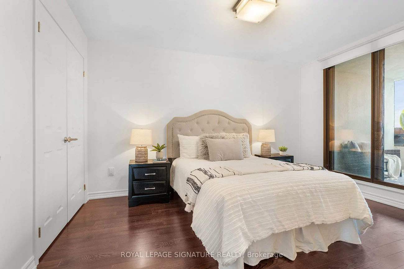 100, Quebec, High Park North, Toronto