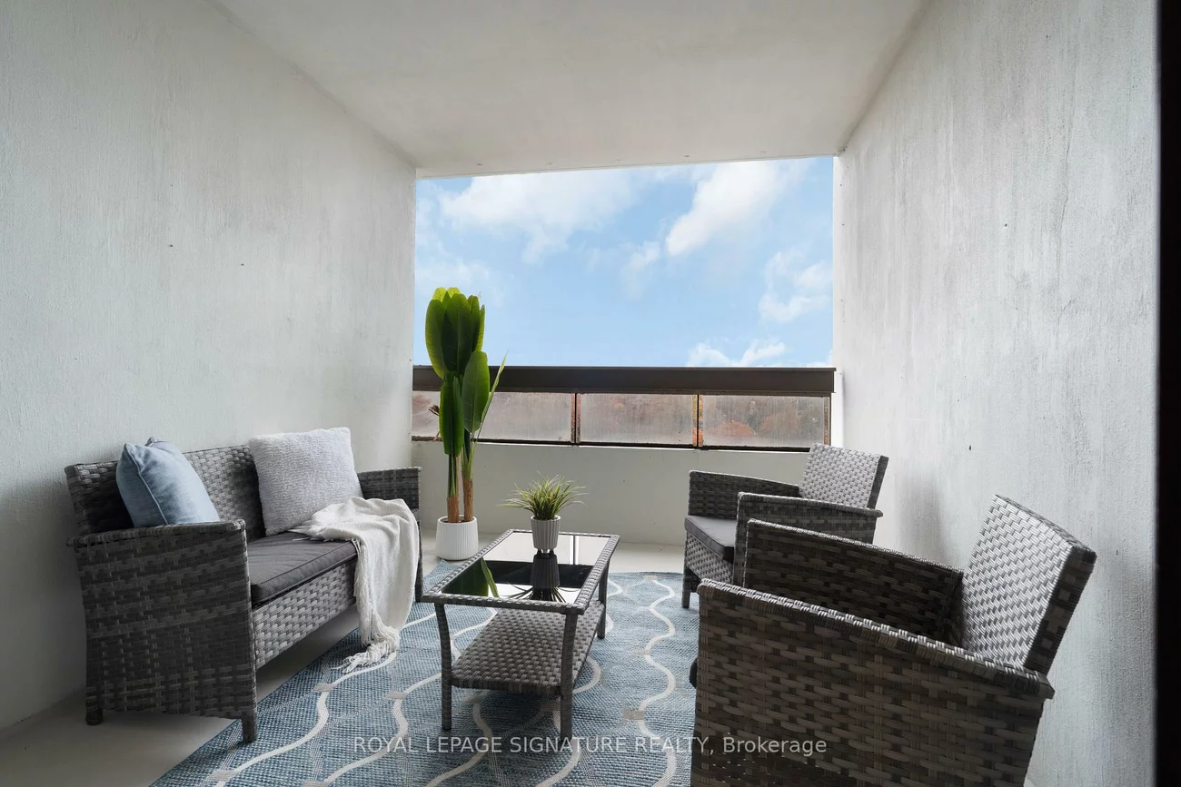 100, Quebec, High Park North, Toronto