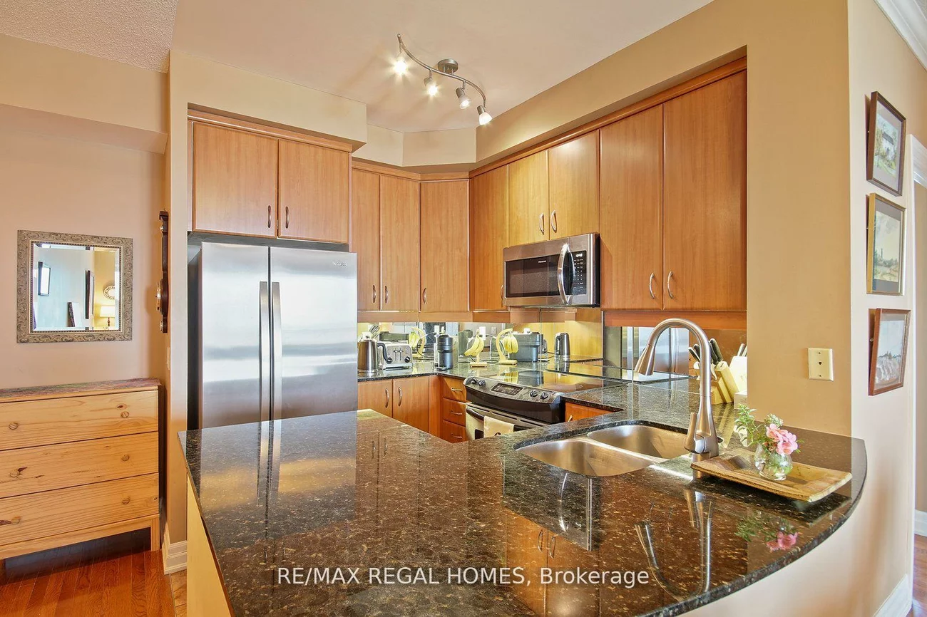 2083, Lake Shore, Mimico, Toronto