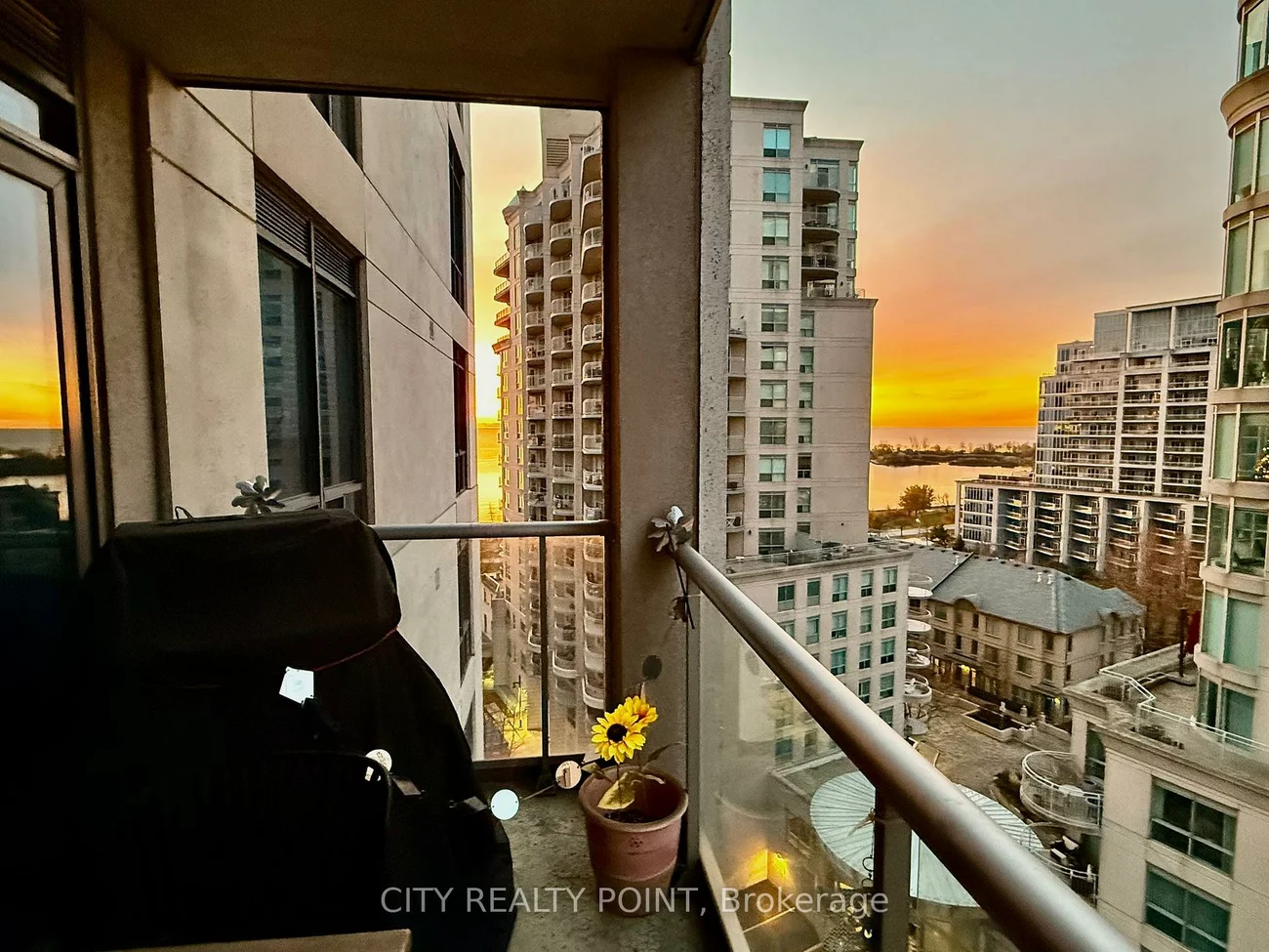 2087, Lake Shore, Mimico, Toronto