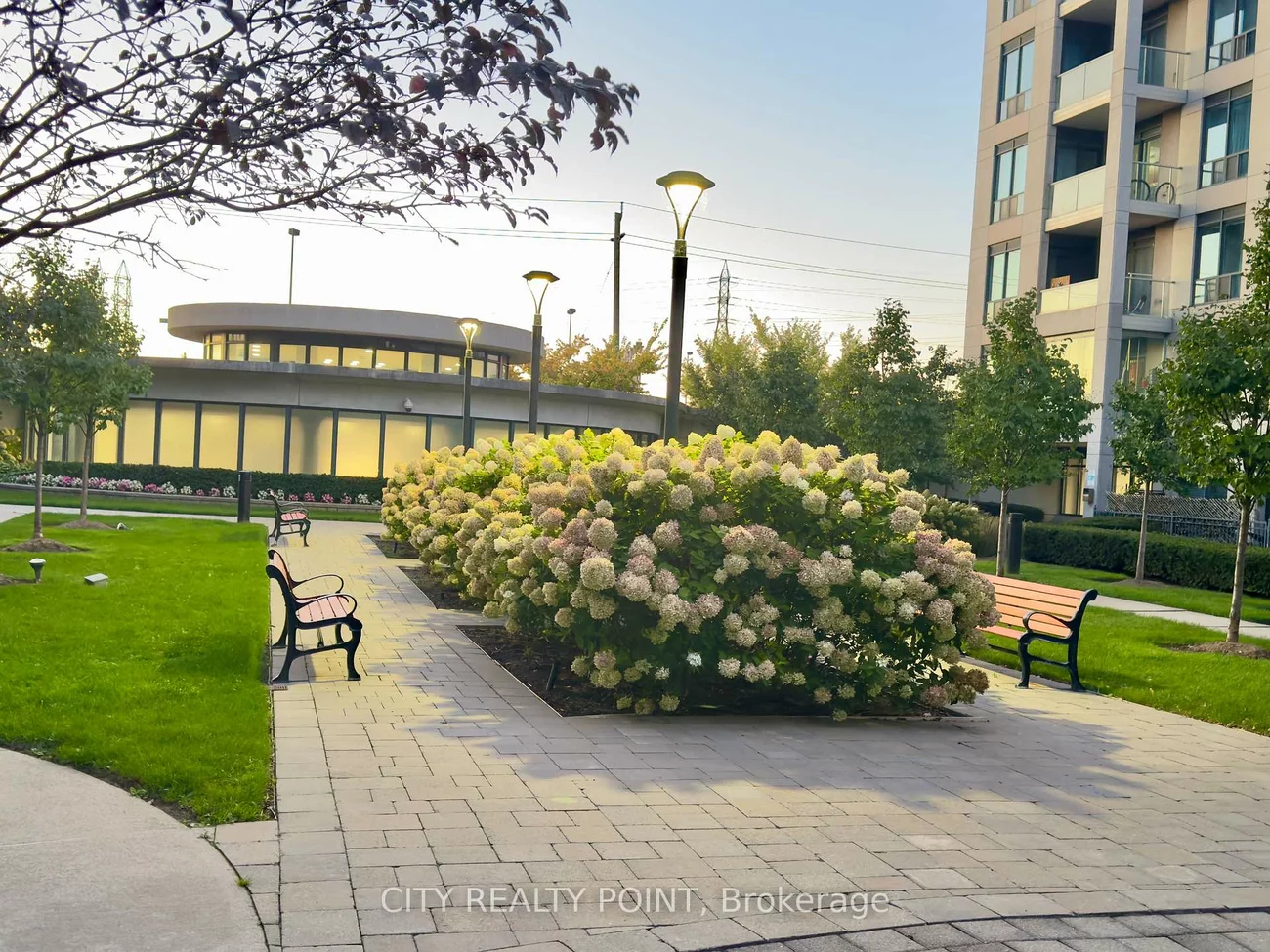 2087, Lake Shore, Mimico, Toronto