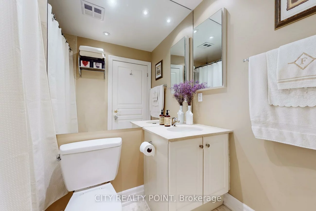 2087, Lake Shore, Mimico, Toronto