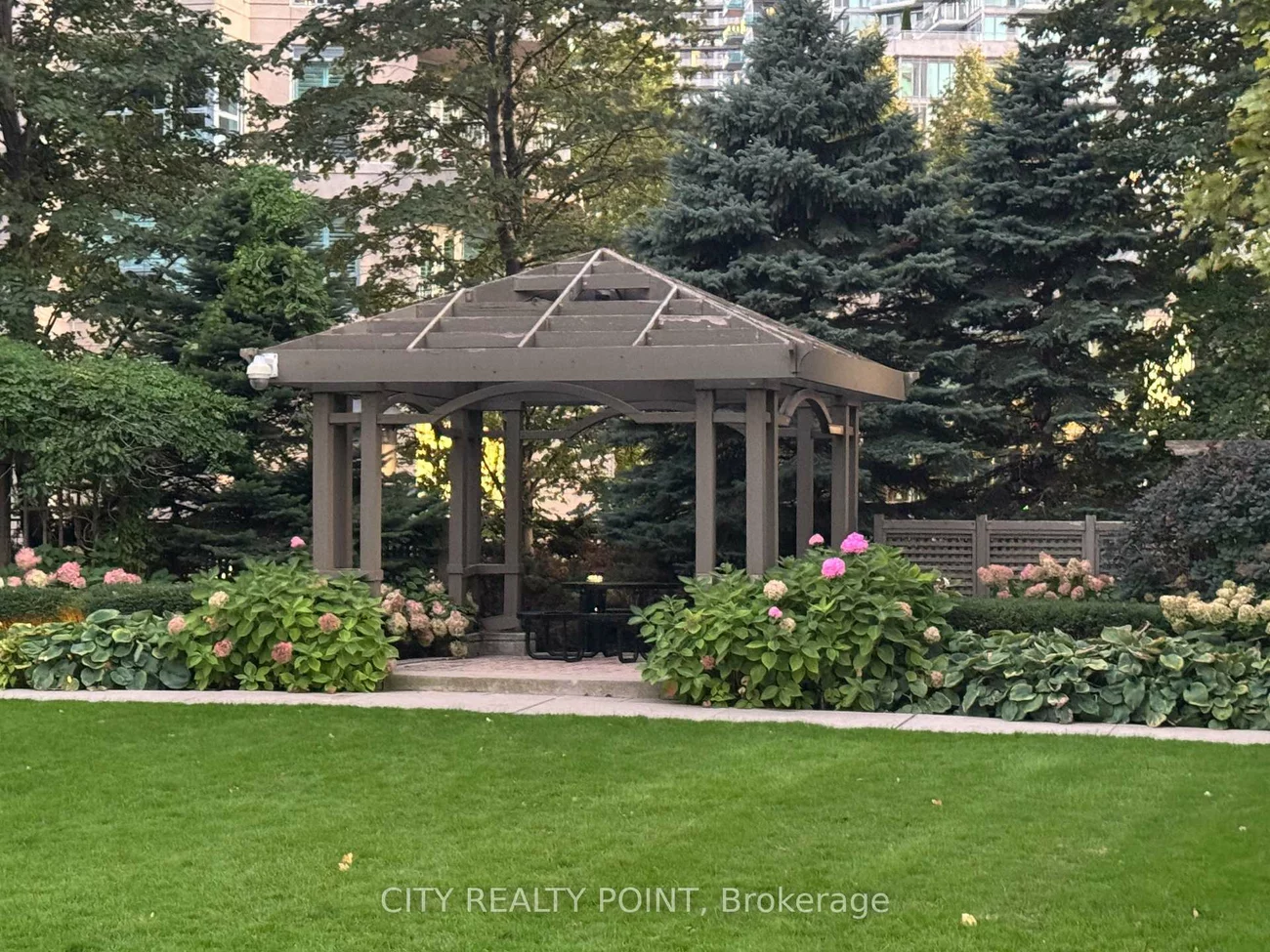 2087, Lake Shore, Mimico, Toronto