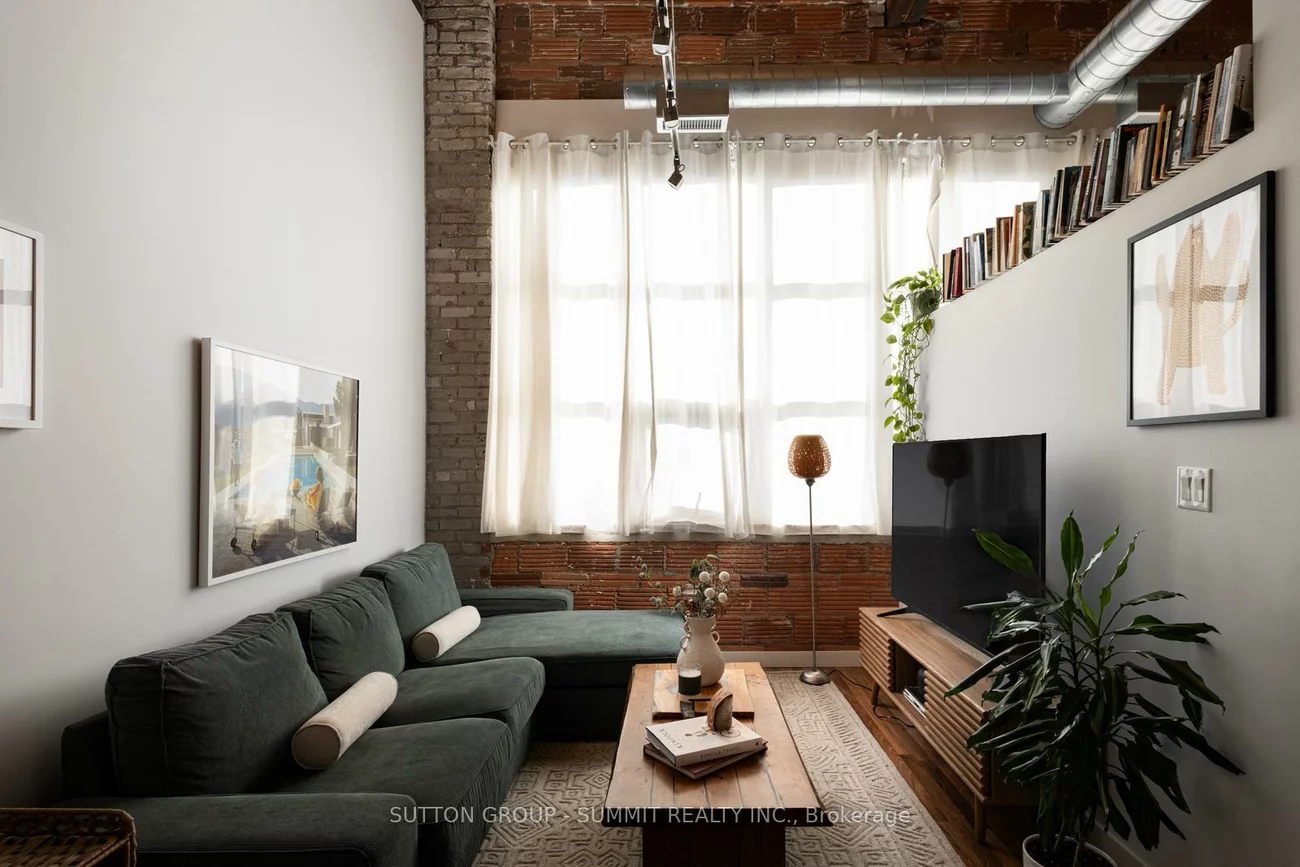 2154, Dundas, Roncesvalles, Toronto