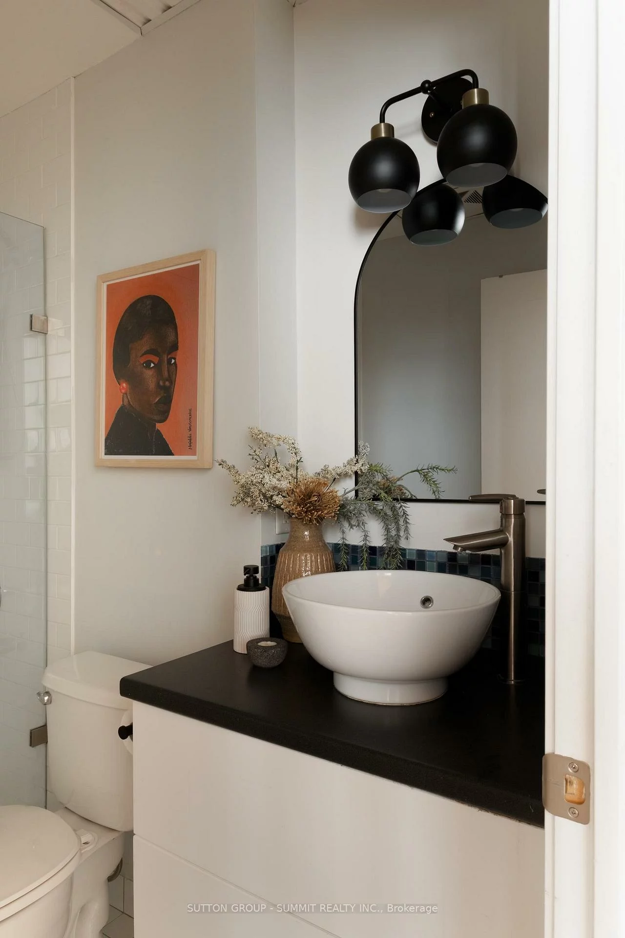 2154, Dundas, Roncesvalles, Toronto