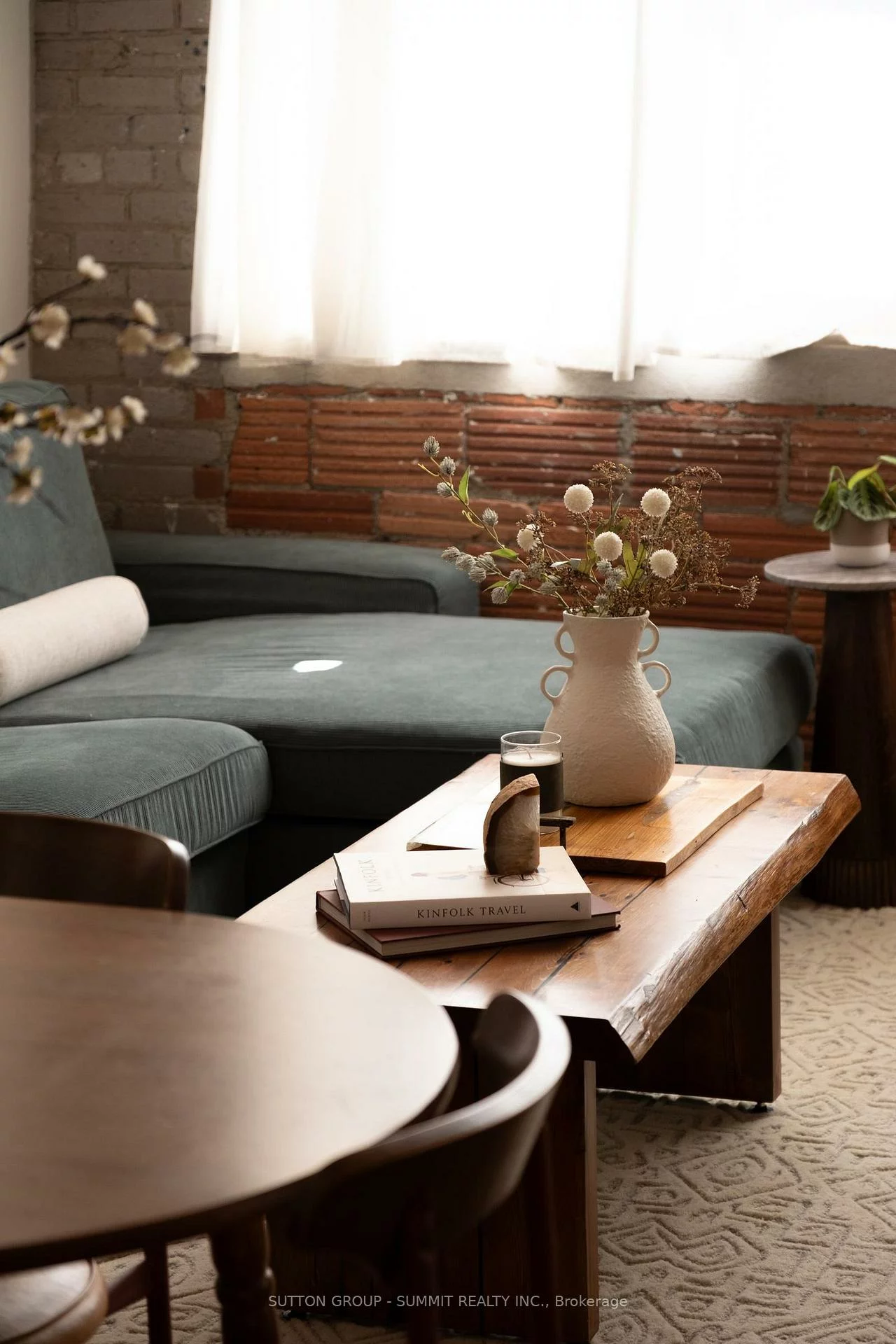 2154, Dundas, Roncesvalles, Toronto